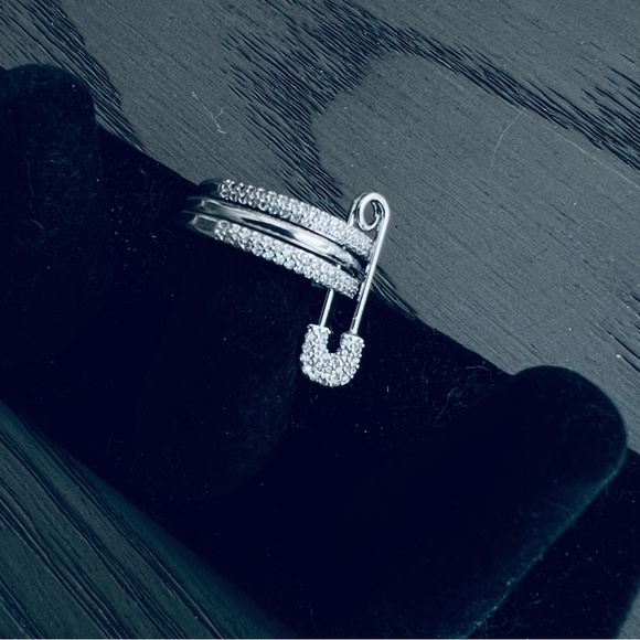 🧷 New! Dazzling Cubic Zirconian Safety Pin Multi-Layered Fashion Ring Size 8 - Picture 6 of 10